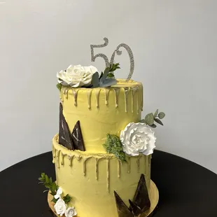 Instagram @sweet_kylee_cakes  Picture idea off of Pinterest, delicious cake double chocolate