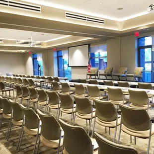 State-of-the-art AV and modern decor make up our 2 ballrooms, 7 meeting spaces and 29 combineable rooms.