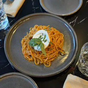 Spaghetti San marzano with buratta
