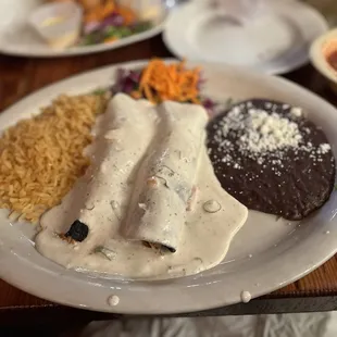 a plate of mexican food