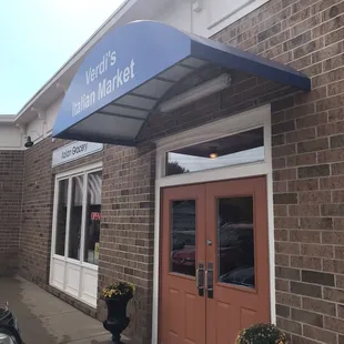 Outside of Verdi&apos;s