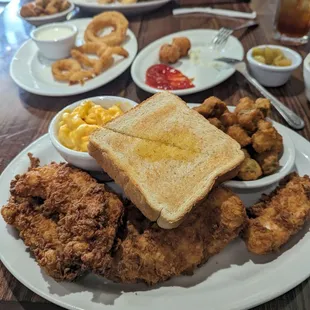 Chicken tenders, Mac, and ocra