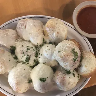 garlic knots with Cheese