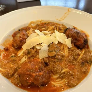 Spaghetti Bolognese with added meatballs