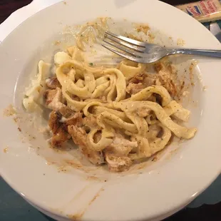 Blackened chicken Alfredo 1/2 portion because I spilt it with the Mrs! No tomatoes for me though. Delish!