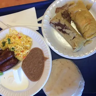 Desayuno Tipico and tamales.... YASSS