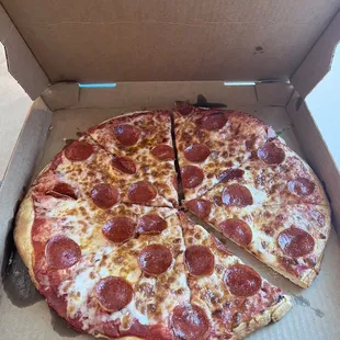 Large pepperoni pizza