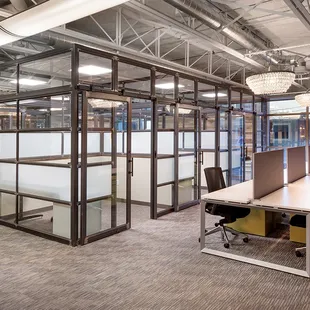 Versa Grandview features private offices accommodating up to 14 people, dedicated desks and open work space.