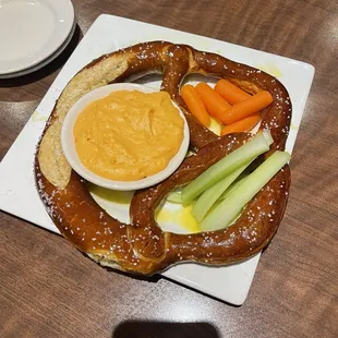 Appetizer - pretzel and beer cheese