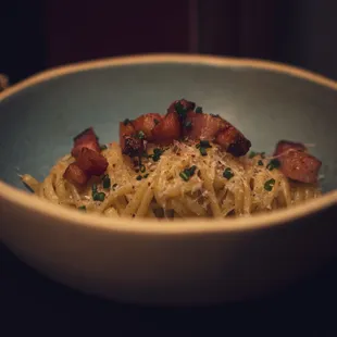 Linguini Carbonara                                                                                             Nueske Bacon, Chives, Asiago