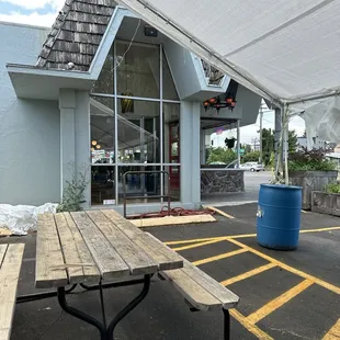 Vertical Diner has a great location and tons of outdoor seating. Appreciate the outdoor seating so much!