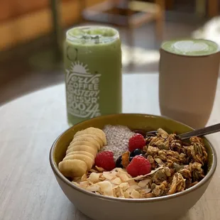 Iced Matcha, hot Matcha, Açai bowl