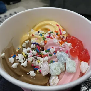 Salted pretzel, strawberry shortcake, mango. All disappointing and not good at all. Very expensive.