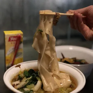 A lil #noodlelift. Vegan noodles with mock duck!