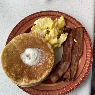 Pancakes double stack, 2 scrambled eggs, bacon