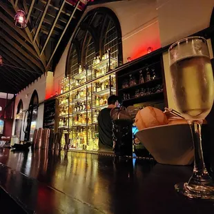 Cool bar, rough service