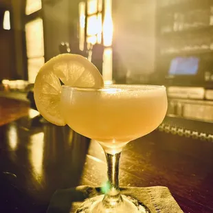 Bees knees cocktail