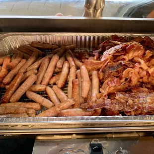 a pan of bacon and sausages