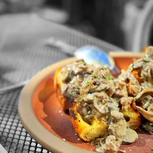 Mushroom Toast | @whaevaeats