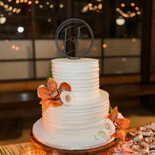 Wedding Cake (photo credit: Willmus Weddings)