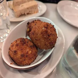 pomodoro e mozzarella rice balls