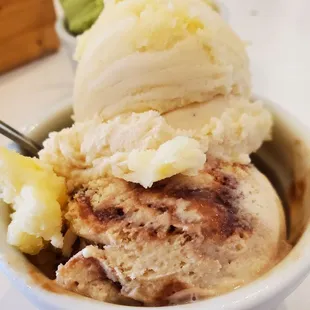 Kona Coffee mudslide and Earl Grey (top scoop)