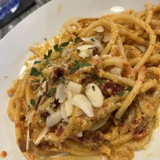Spaghetti con Pesto alla Siciliana