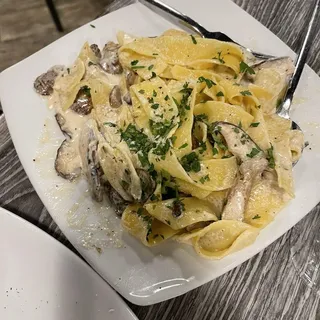Pappardelle con Speck e Funghi