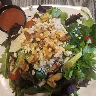 Walnut & Gorgonzola Salad