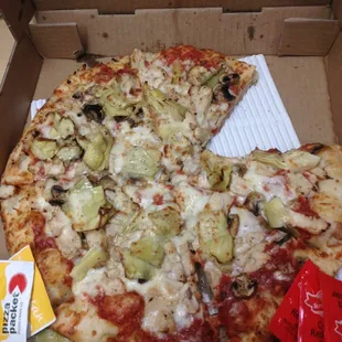 Grilled chicken, artichokes and mushroom pizza. On Christmas!