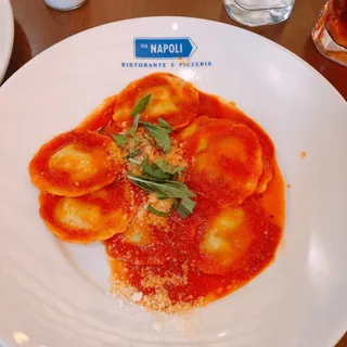 Ravioli di Ricotta e Spinaci