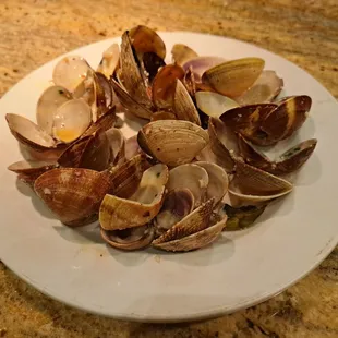 Linguine Con Vongole is a weekend special. After removing the meat, look how many clams I got!