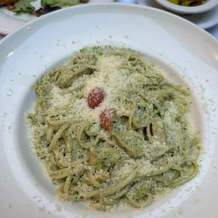Pesto linguini with chicken
