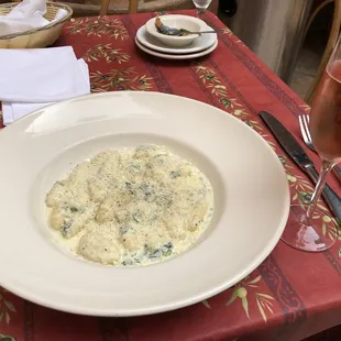 Gnocci Alla Florentina with Sparkling Rose!