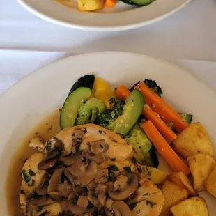 AMAZING chicken marsala with veggies, and chicken parm with veggies. Everything was cooked to perfection!