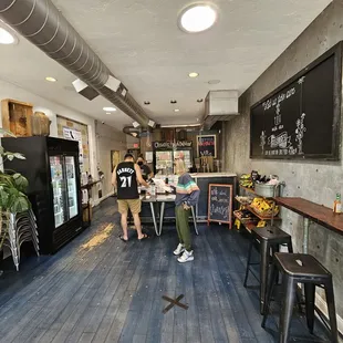 people in a cafe