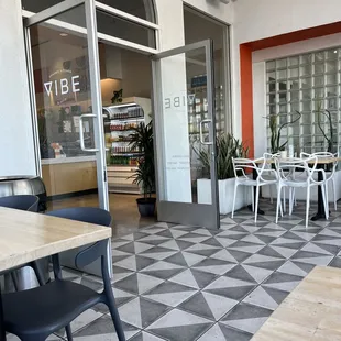 the outside of the restaurant