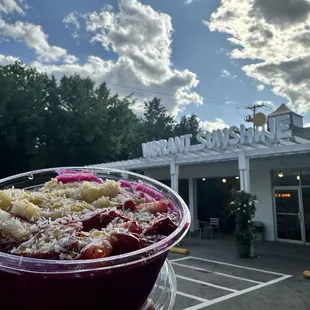 Dragonfruit Dragon Smoothie Bowl