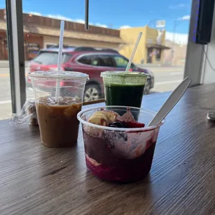 Da vibe açaí bowl (1 hour prep time)  Juice (40 min wait time)