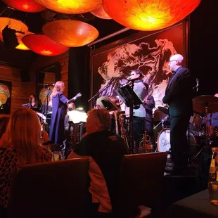 Beautiful decor and great music. The band was top level!