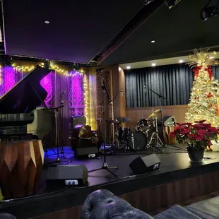 Beautiful stage around the Holidays 12.28.2024