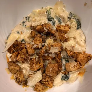 Creamed spinach tortellini with blackened chicken