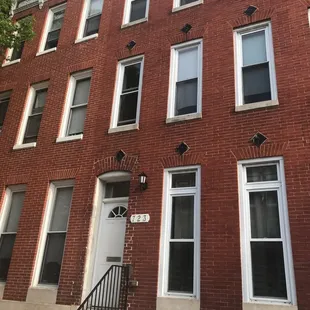 Another side of my block there&apos;s no abandon houses there service sucks the management service sucks