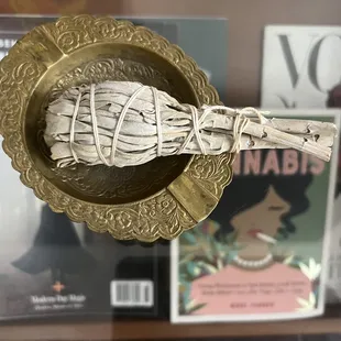 Scored this gorgeous vintage lil tray- perfect for my smudge stick!