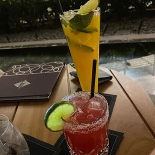 A Daisy if You Do cocktail &amp; Tropic Vice mocktail