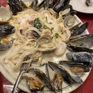 Combination Seafood with Linguine