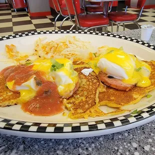 a plate of breakfast food