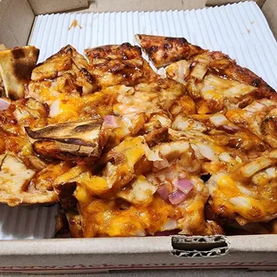 Bbq chicken pizza. It was delivered like this through Doordash.