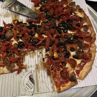 A 14  pepperoni hamburger mushrooms black olives and sun dried tomatoes. This pizza is delicious.