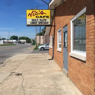 Breakfast all day, daily lunch specials, pizza, burgers, chili, and a daily steam table. Must be 21 because it's a bar.